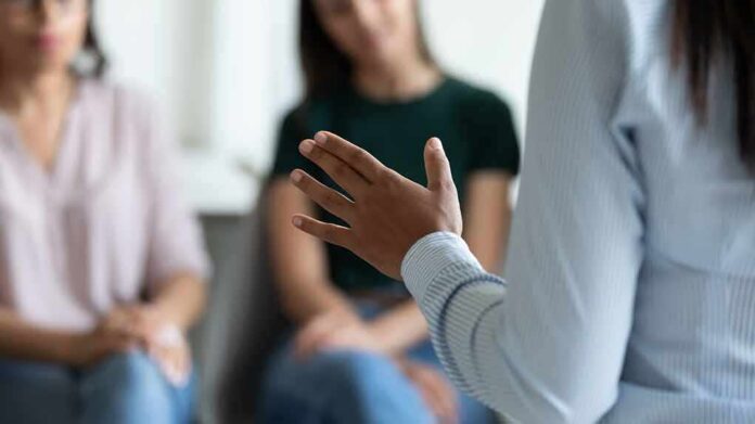 Speaker gesturing during a small group discussion