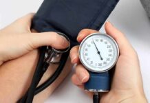 Tiny Snack, Surprising Blood Pressure Shift Blood pressure measurement with sphygmomanometer and stethoscope