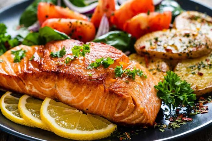 1783889320063-v3l5ez-shutterstock-1708527529-1 Seared salmon fillet with lemon slices and vegetables